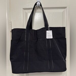Lululemon NWT Daily Multi-Pocket Tote Bag 20L